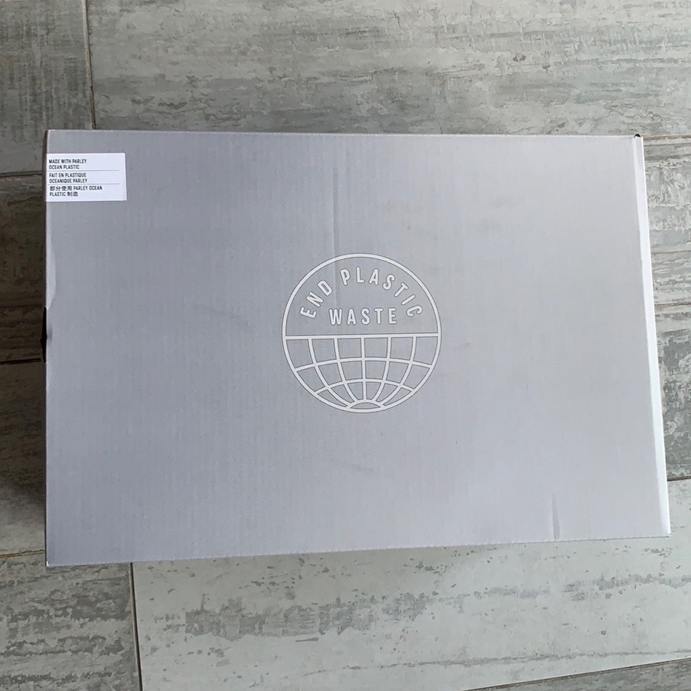 Adidas Gift Wrap Packaging Shoe Box - Picture 3 of 11
